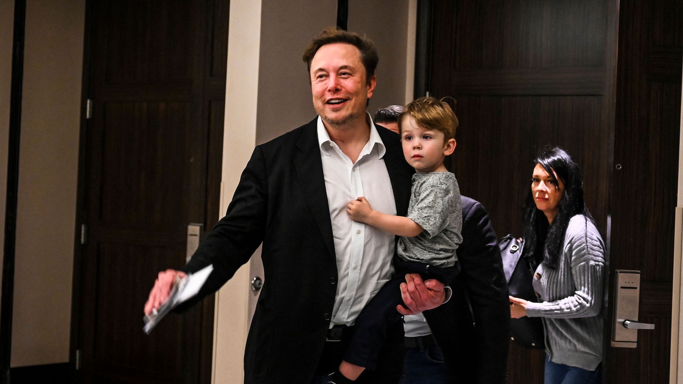 Elon Musk Kinder Crypto: What the Meme-Coin Hype Means